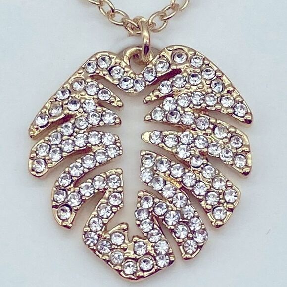 NWT Lilly Pulitzer Poinsettia Island Vibes Accessories Boxed Earrings/Necklace - Picture 3 of 7